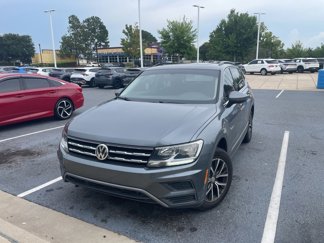 Used 2018 Volkswagen Tiguan SE w/ Panoramic Sunroof Package image 1