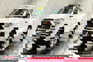 Used 2017 Toyota Tacoma SR image 1