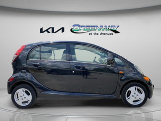Used 2012 Mitsubishi i SE image 1
