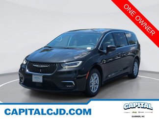 Used 2023 Chrysler Pacifica Touring-L image 1