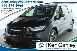 Used 2021 Chrysler Pacifica Touring-L image 1