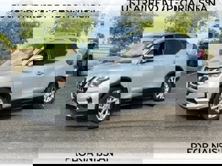 Used 2017 Nissan Rogue SV image 1