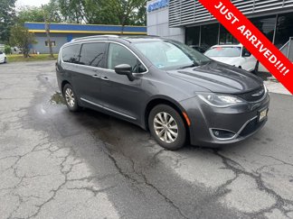 Used 2018 Chrysler Pacifica Touring-L image 1