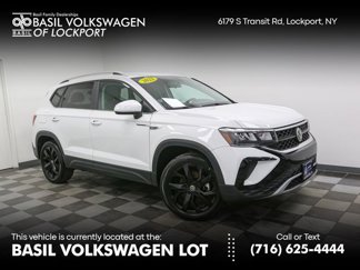 Certified 2022 Volkswagen Taos SE image 1