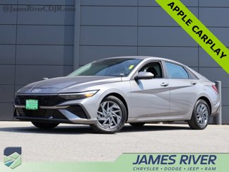 Used 2024 Hyundai Elantra SEL image 1