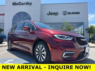 Used 2021 Chrysler Pacifica Touring-L image 1
