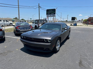 Used 2019 Dodge Challenger SXT image 1