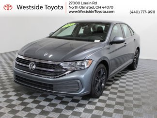 Used 2023 Volkswagen Jetta SE image 1