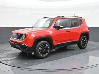 Used 2023 Jeep Renegade Latitude w/ Sun/Sound Group image 1