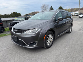 Used 2017 Chrysler Pacifica Touring-L image 1