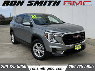 Used 2024 GMC Terrain SLE image 1