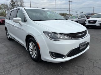 Used 2017 Chrysler Pacifica Touring-L image 1