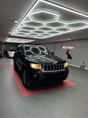 Used 2013 Jeep Grand Cherokee Laredo image 1
