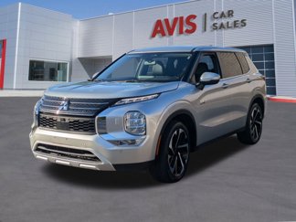 Used 2023 Mitsubishi Outlander SE image 1