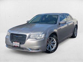 Used 2018 Chrysler 300 Touring L image 1