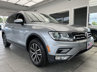 Used 2020 Volkswagen Tiguan SE w/ Panoramic Sunroof Package image 1