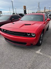 Used 2019 Dodge Challenger SXT image 1