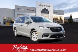 Used 2022 Chrysler Pacifica Touring-L image 1