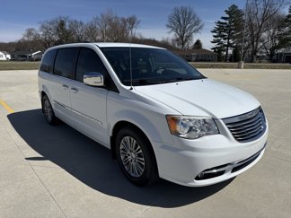 Used 2014 Chrysler Town & Country Touring-L w/ Driver Convenience Group image 1