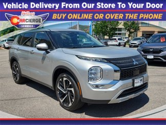 Used 2023 Mitsubishi Outlander SE image 1