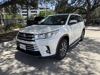 Used 2018 Toyota Highlander XLE image 1