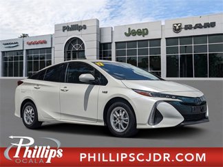 Used 2017 Toyota Prius Prime Premium image 1