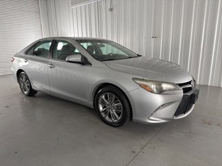 Used 2017 Toyota Camry SE image 1