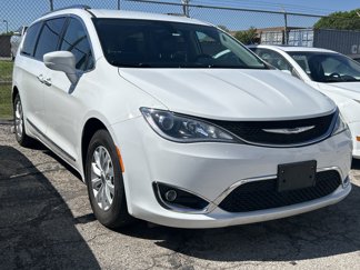 Used 2019 Chrysler Pacifica Touring-L image 1