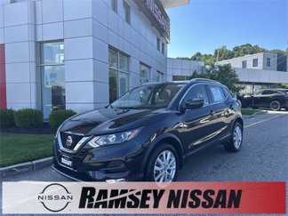 Used 2022 Nissan Rogue Sport SV image 1