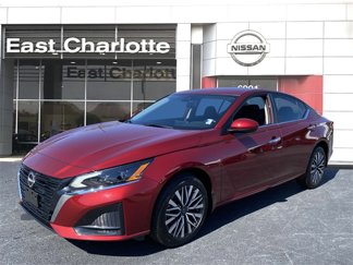 Used 2023 Nissan Altima 2.5 SV image 1