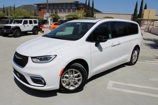 New 2025 Chrysler Pacifica Select image 1