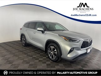 Used 2021 Toyota Highlander XLE image 1