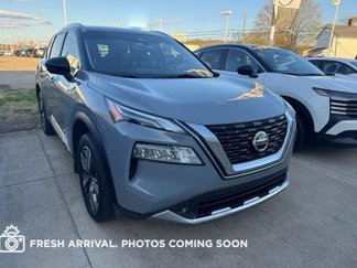 Used 2021 Nissan Rogue Platinum image 1