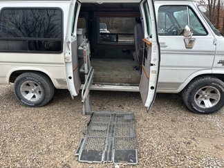 Used 1989 Chevrolet G20 image 1