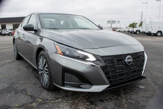 Used 2023 Nissan Altima 2.5 SV image 1