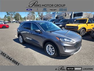 Used 2022 Ford Escape SE image 1