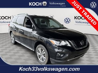 Used 2017 Nissan Pathfinder SV image 1