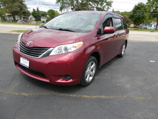 Used 2013 Toyota Sienna LE image 1