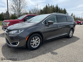 Used 2020 Chrysler Pacifica Touring-L image 1