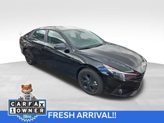 Used 2023 Hyundai Elantra SEL w/ Preferred Accessory Package image 1