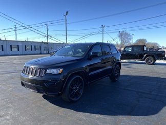 Used 2020 Jeep Grand Cherokee Altitude image 1