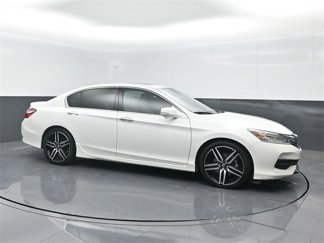 Used 2016 Honda Accord Touring image 1