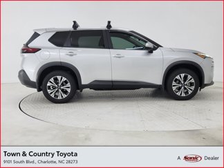 Used 2023 Nissan Rogue SV image 1