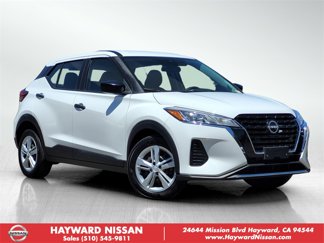 Used 2022 Nissan Kicks S image 1