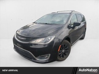 Used 2017 Chrysler Pacifica Touring-L image 1