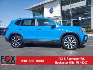Certified 2022 Volkswagen Taos SE w/ Panoramic Sunroof Package image 1