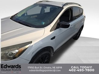 Used 2017 Ford Escape SE w/ SE Sport Appearance Package video 1
