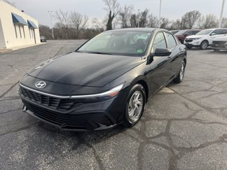 Used 2025 Hyundai Elantra SE image 1
