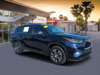 Used 2021 Toyota Highlander XLE image 1