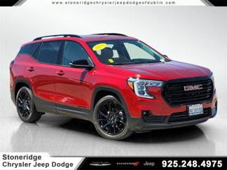 Used 2023 GMC Terrain SLT w/ Tech Package image 1